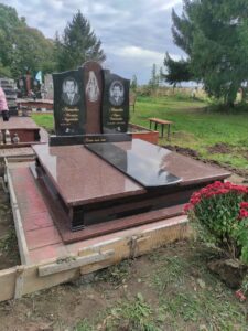 Подвійний пам’ятник №4