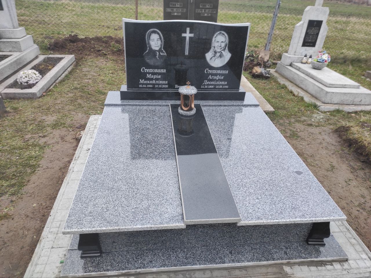 Подвійний пам’ятник №22