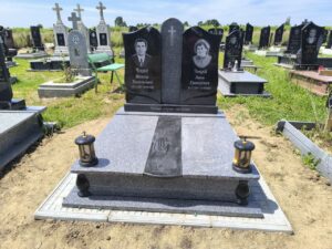 Подвійний пам’ятник №23