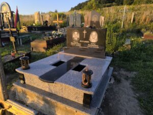 Подвійний пам’ятник №24