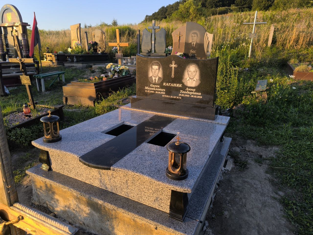 Подвійний пам’ятник №24