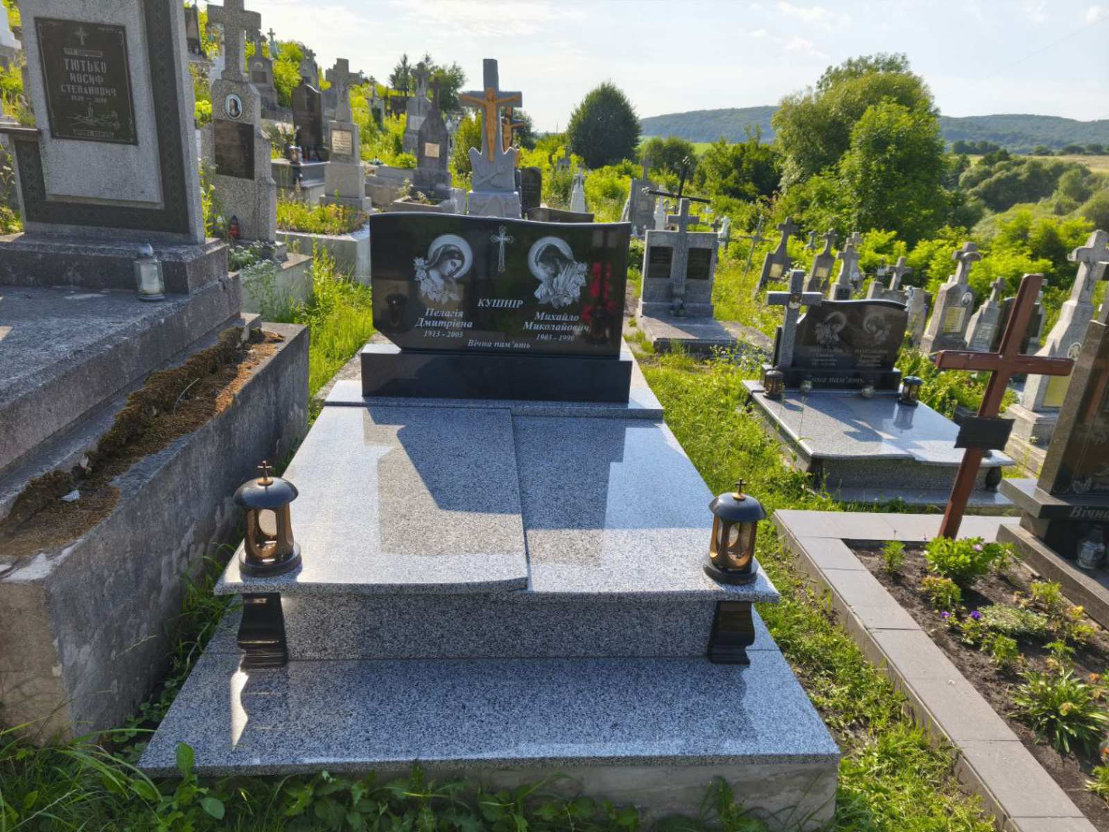 Подвійний пам’ятник №26