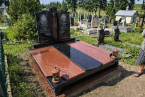 Подвійний пам’ятник №8